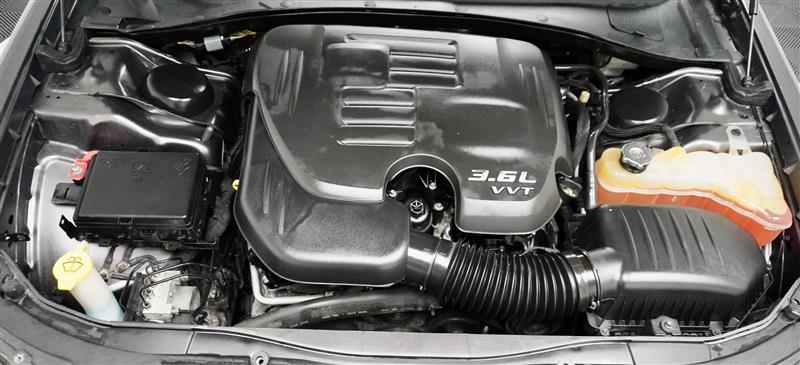 2015 Chrysler 300 Limited - Photo 36