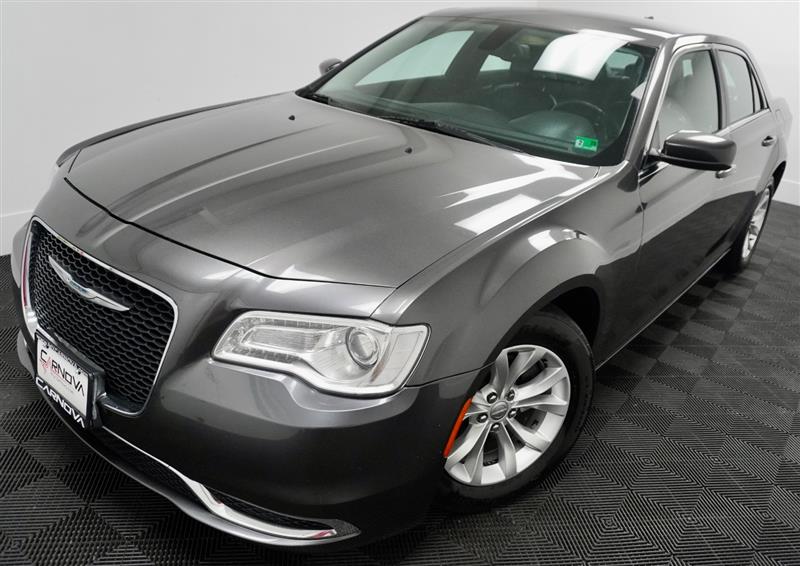 2015 Chrysler 300 Limited - Photo 43