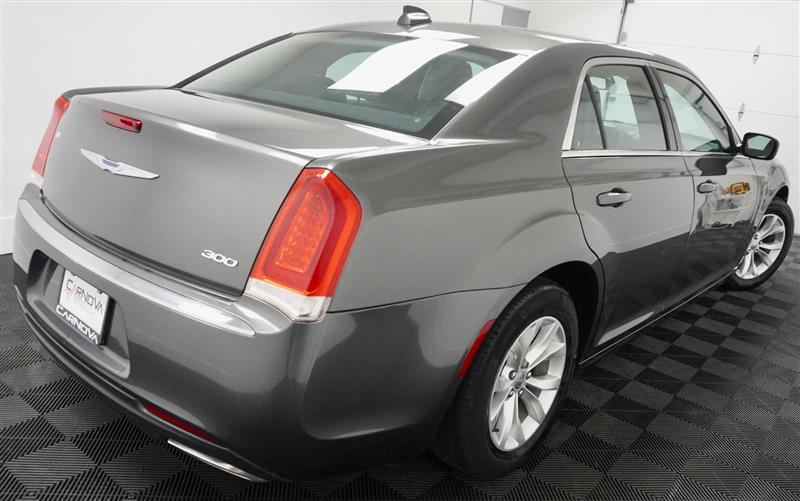 2015 Chrysler 300 Limited - Photo 10