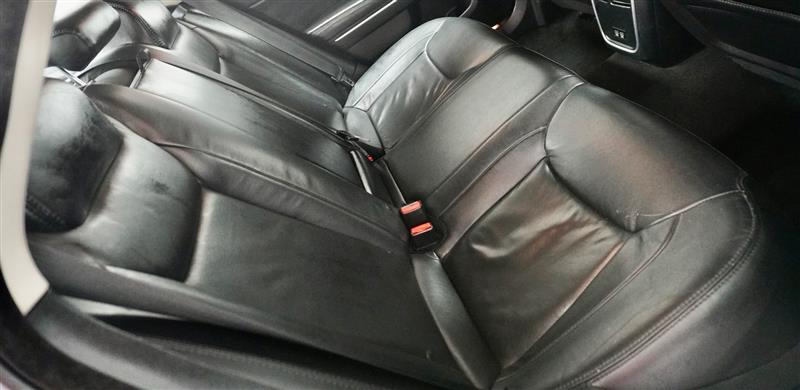 2015 Chrysler 300 Limited - Photo 11