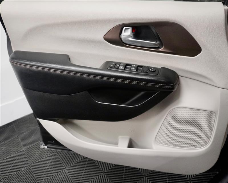 2017 Chrysler Pacifica Touring-L Plus - Photo 33