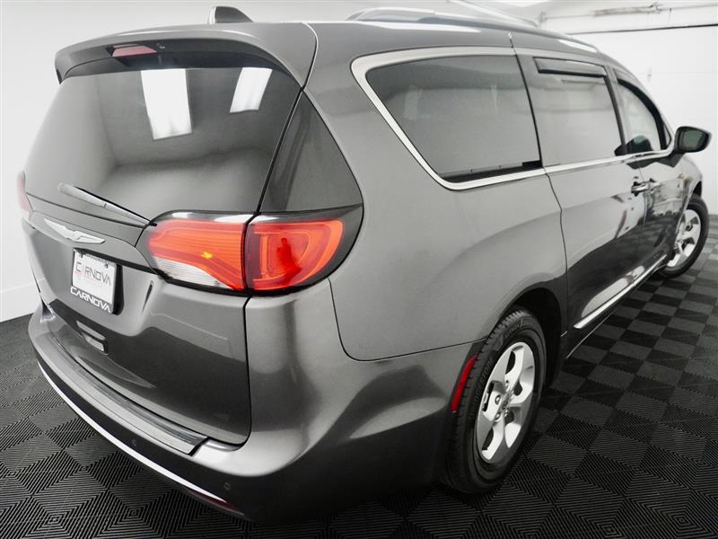 2017 Chrysler Pacifica Touring-L Plus - Photo 11