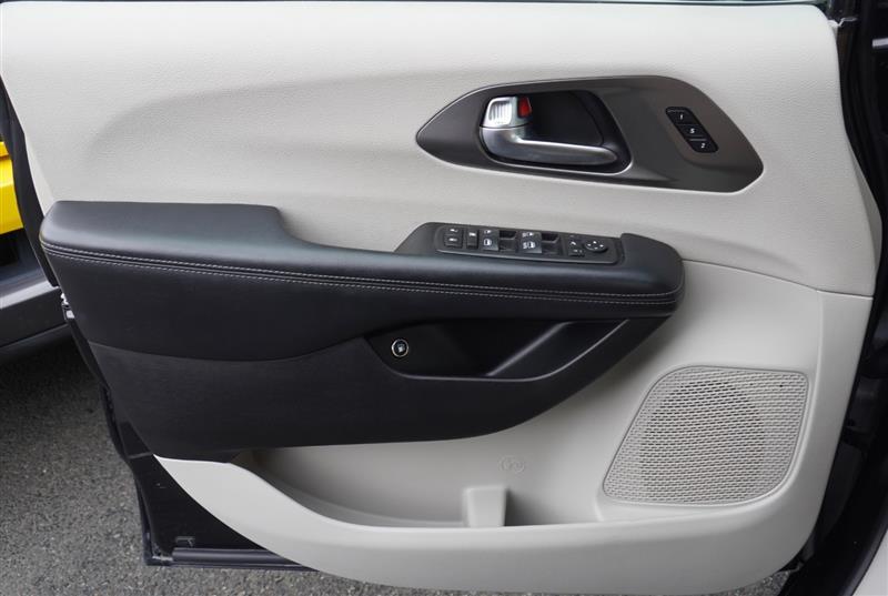 2019 Chrysler Pacifica Hybrid Limited - Photo 41
