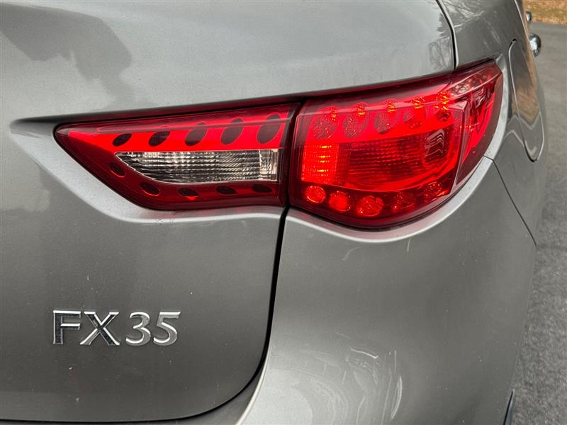 2011 INFINITI FX 35 - Photo 12
