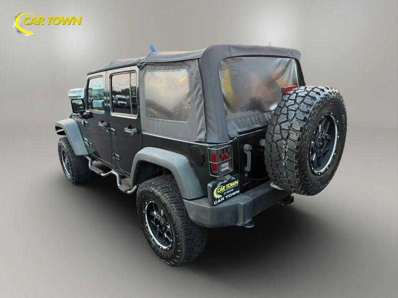 Vehicle photo 12