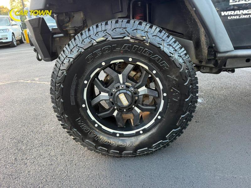 Vehicle photo 15