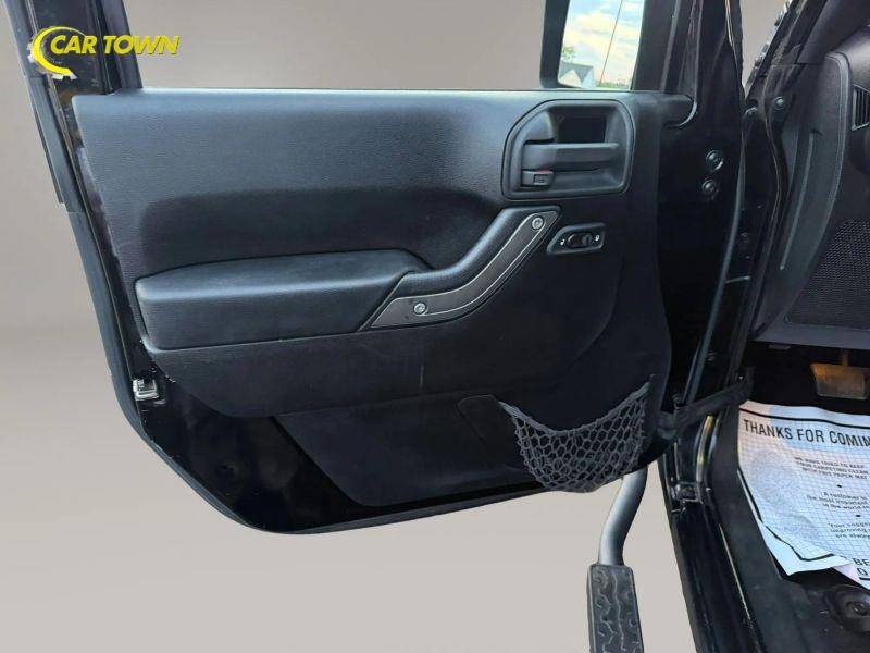 Vehicle photo 17