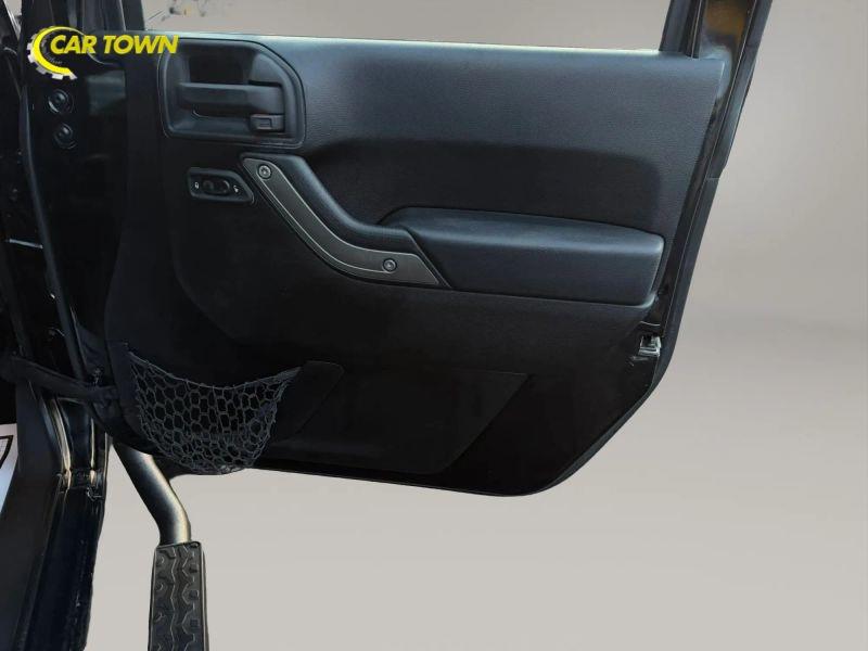 Vehicle photo 20