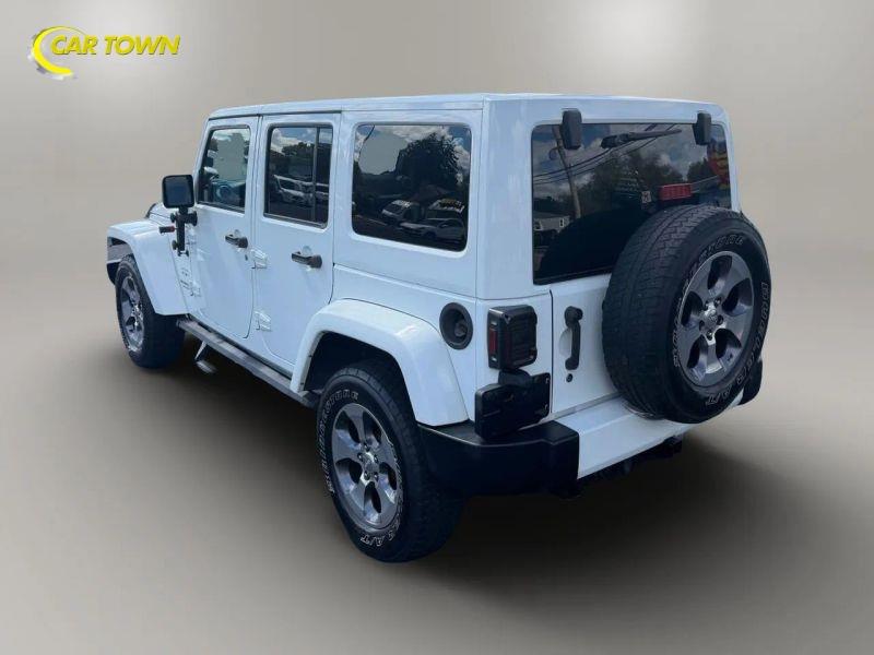 Vehicle photo 14