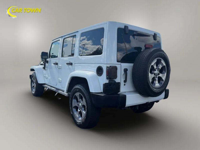 Vehicle photo 15