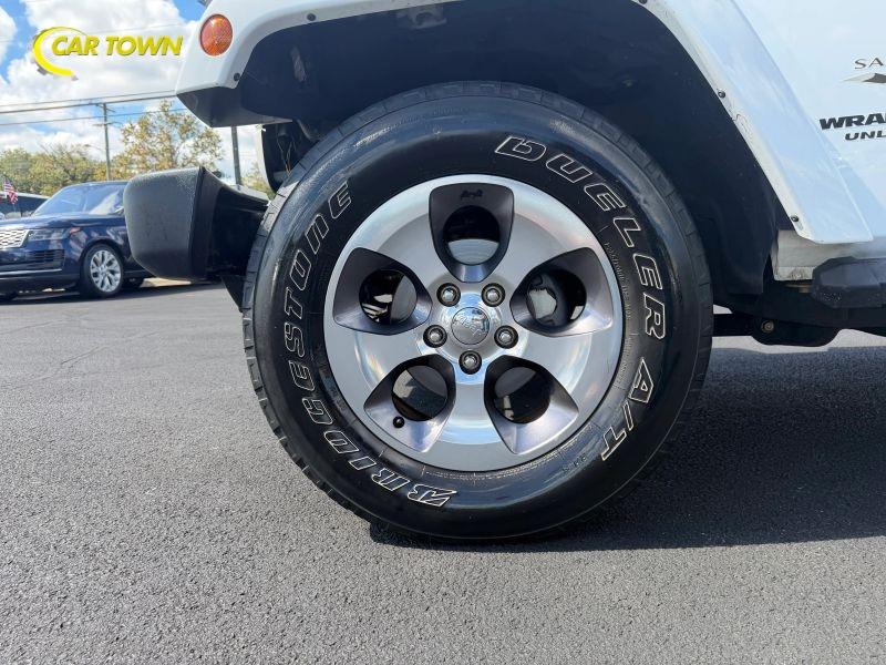 Vehicle photo 17