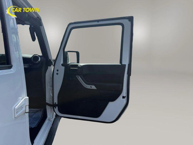 Vehicle photo 22