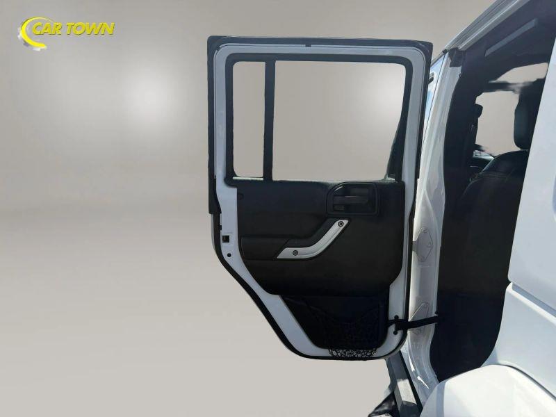 Vehicle photo 24