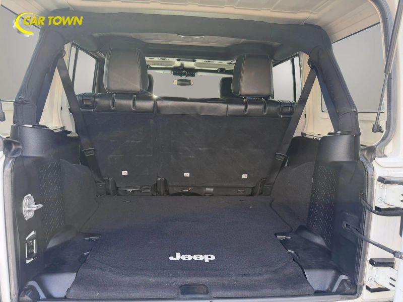 Vehicle photo 26