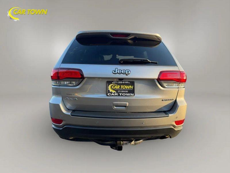 Vehicle photo 10