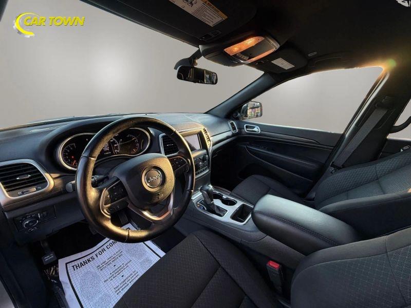 Vehicle photo 13