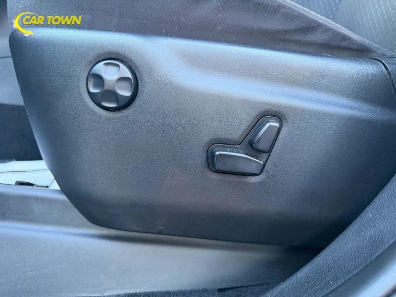 Vehicle photo 15