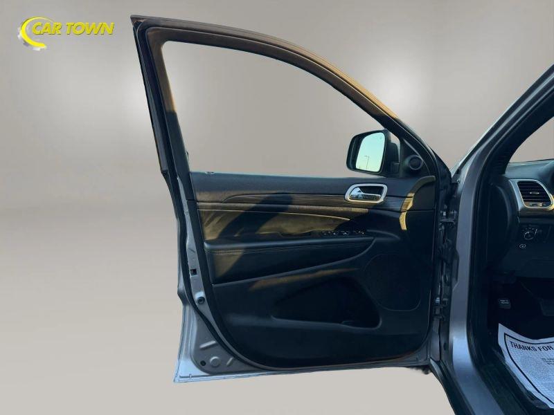 Vehicle photo 16