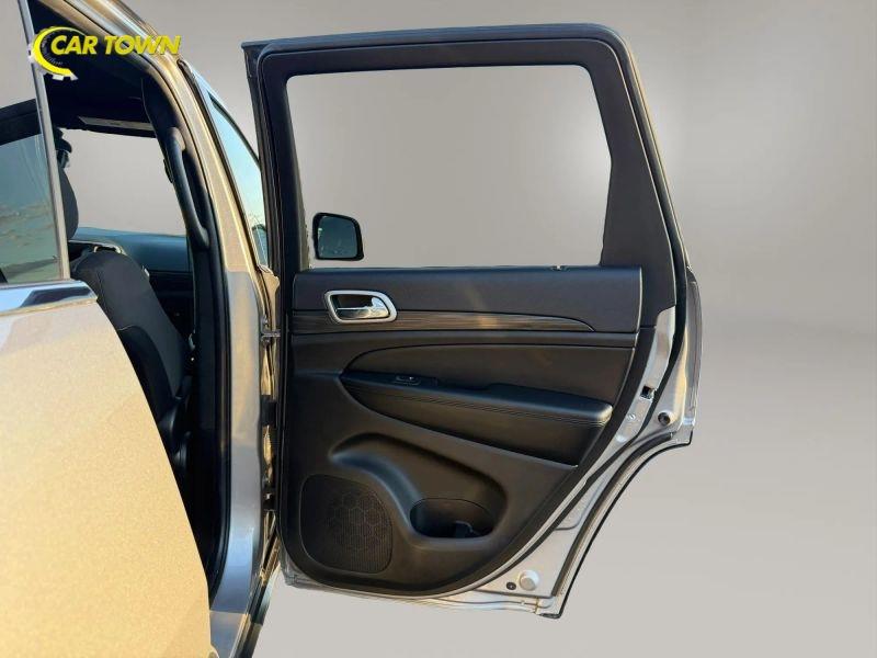 Vehicle photo 21