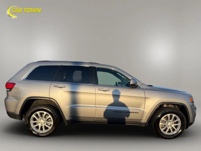 Vehicle photo 6