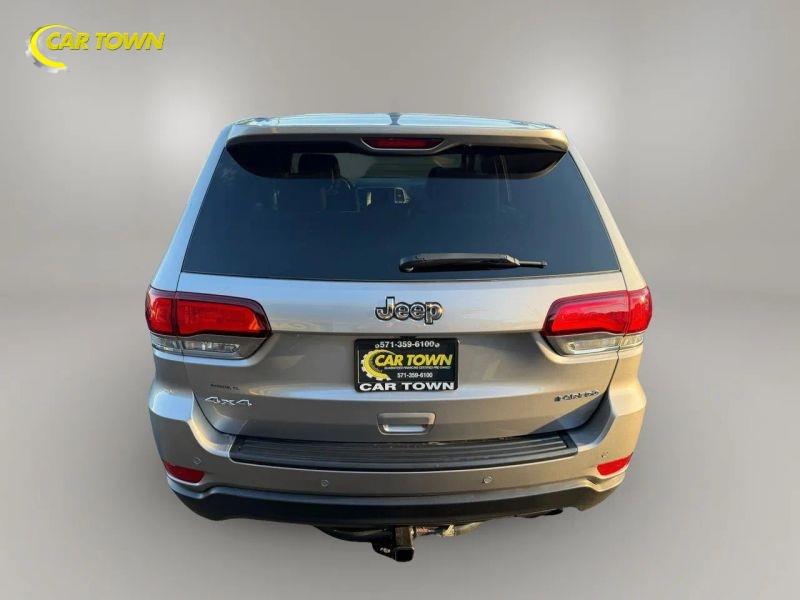 Vehicle photo 9