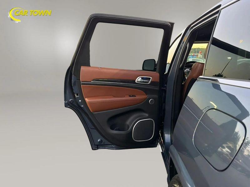 Vehicle photo 19
