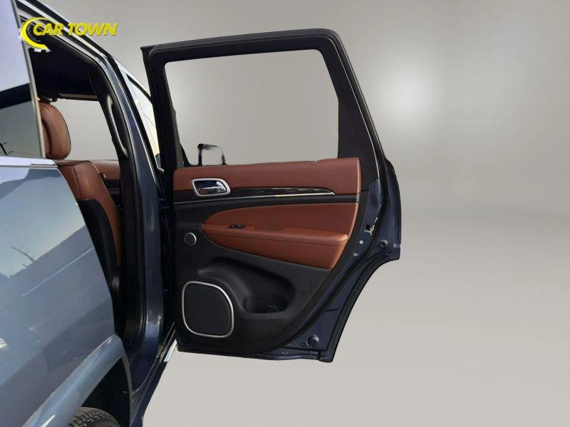 Vehicle photo 24