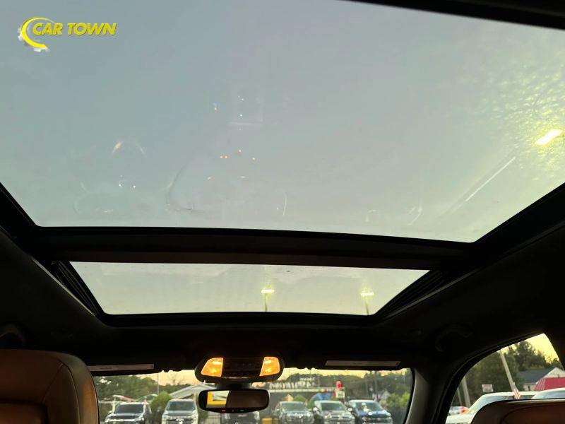 Vehicle photo 30