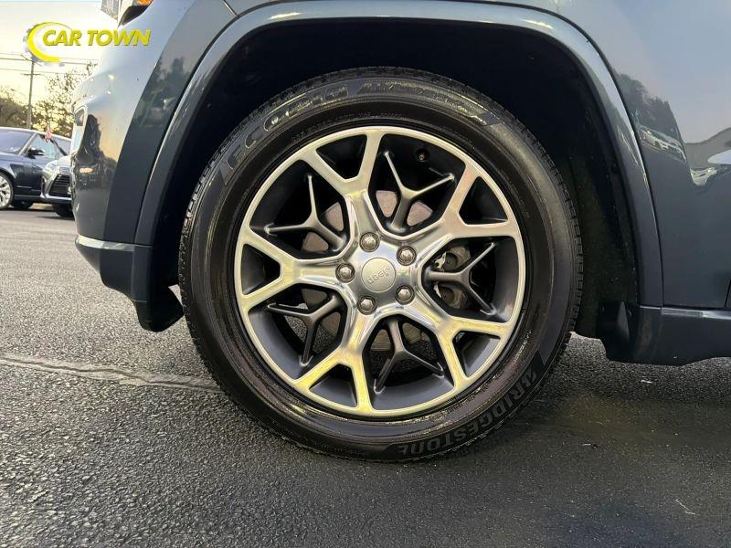 Vehicle photo 31