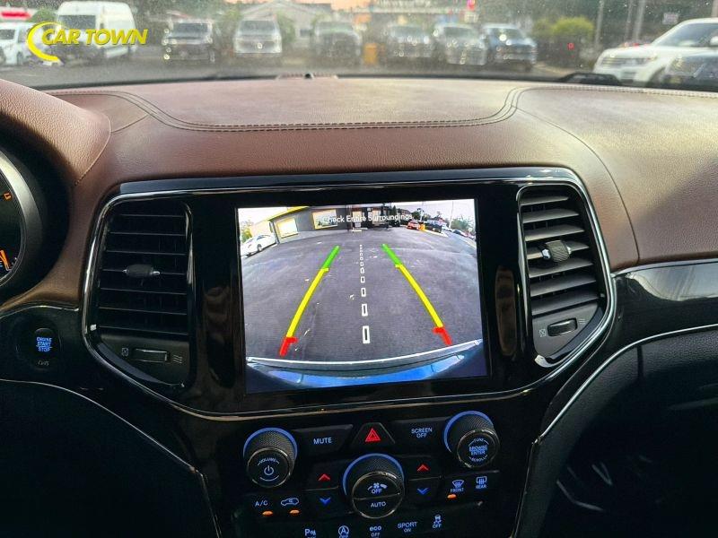 Vehicle photo 33