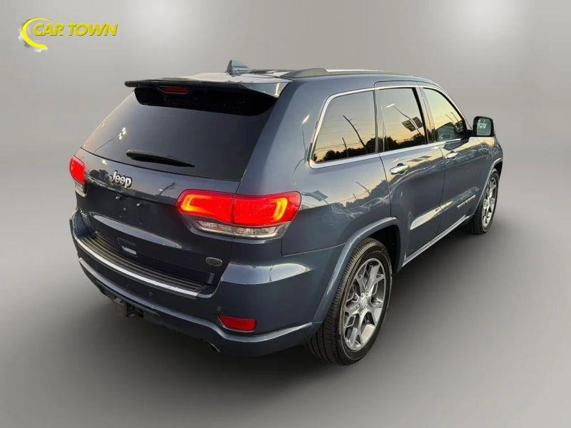 Vehicle photo 8