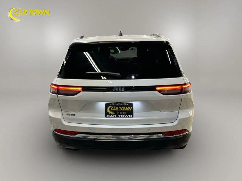 Vehicle photo 11