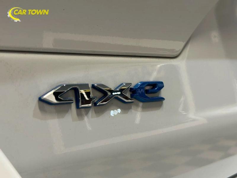 Vehicle photo 13