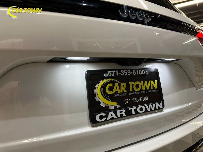 Vehicle photo 14