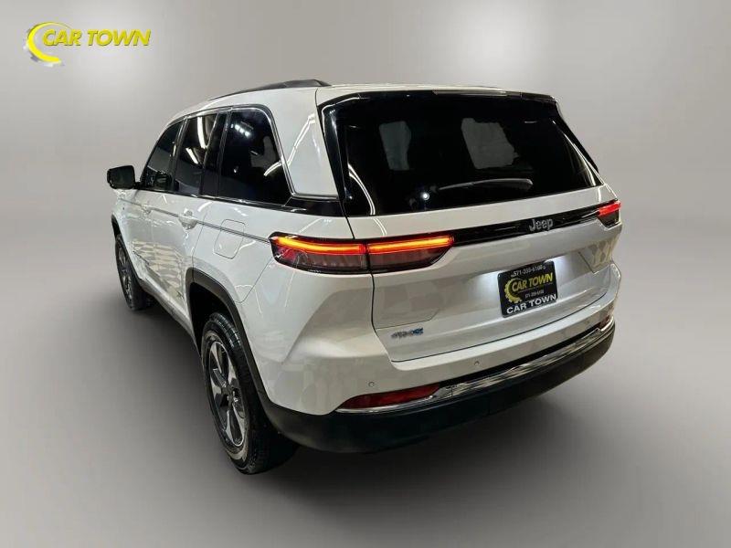 Vehicle photo 15