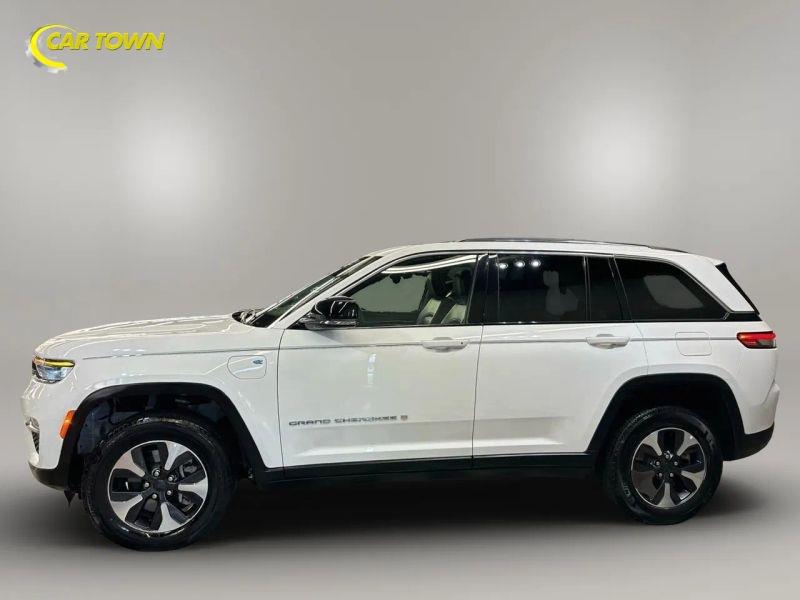 Vehicle photo 17