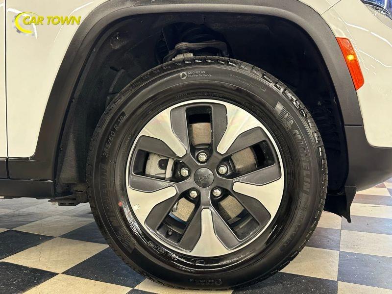 Vehicle photo 19