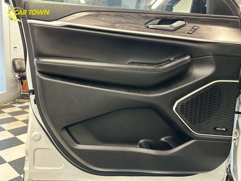 Vehicle photo 20