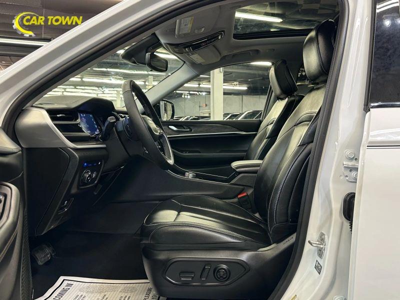 Vehicle photo 23