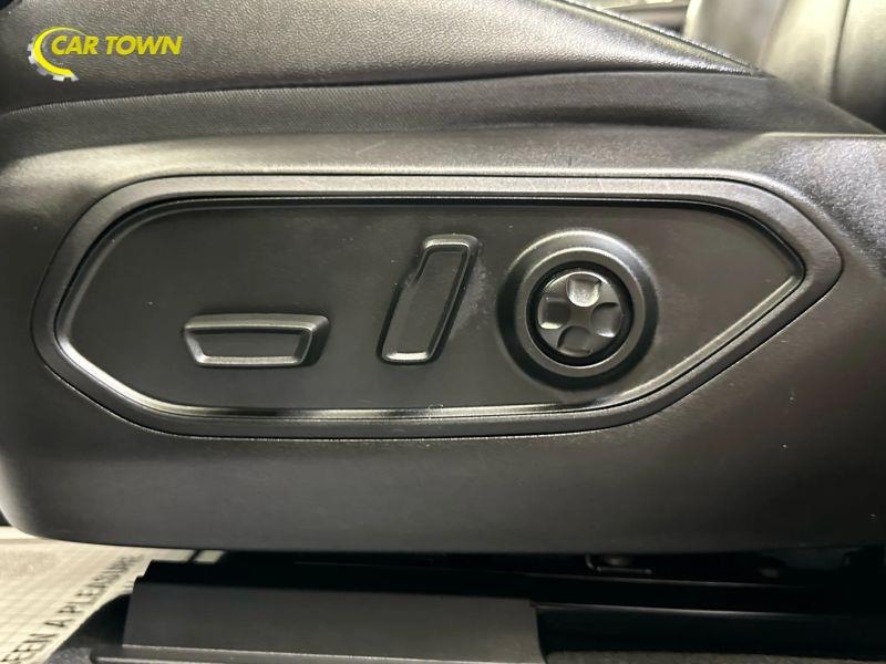 Vehicle photo 24