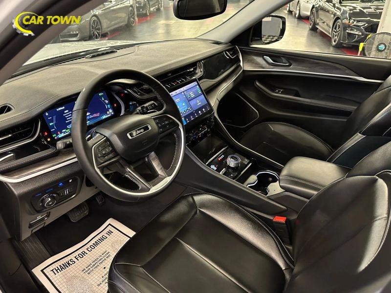 Vehicle photo 26