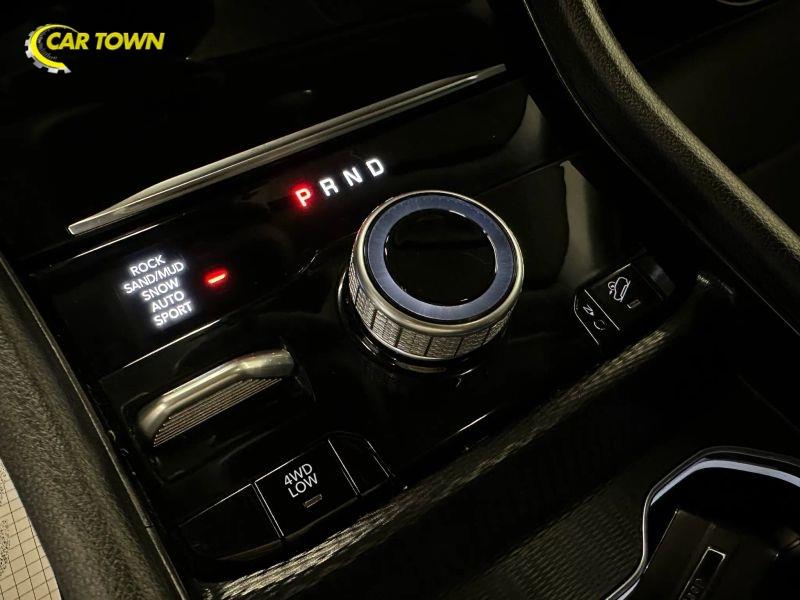 Vehicle photo 32