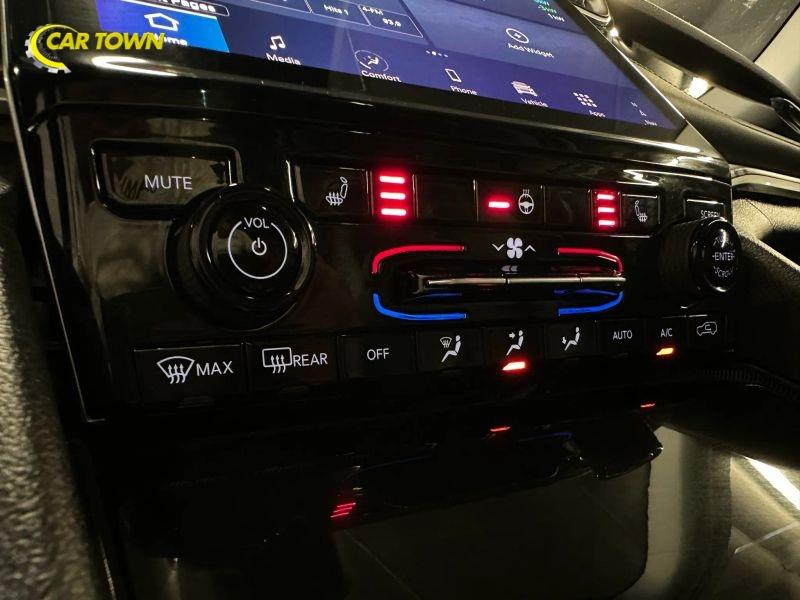 Vehicle photo 33