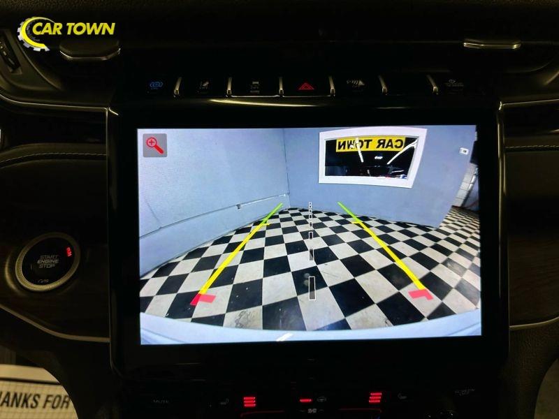 Vehicle photo 34