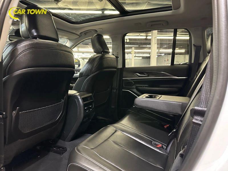 Vehicle photo 37