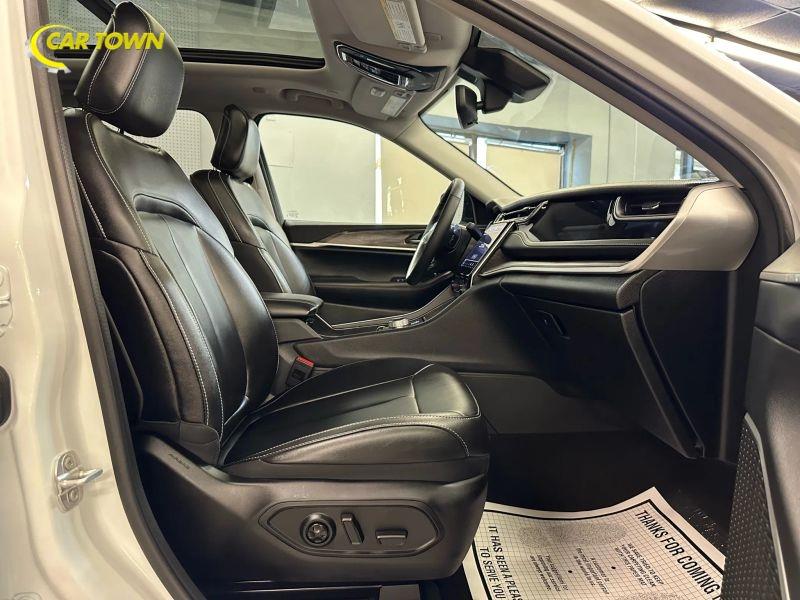 Vehicle photo 47