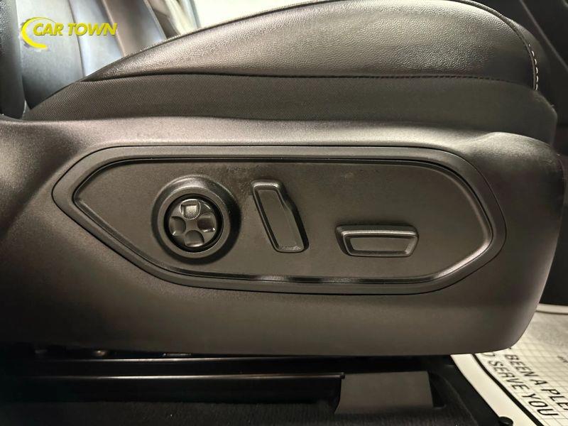Vehicle photo 48