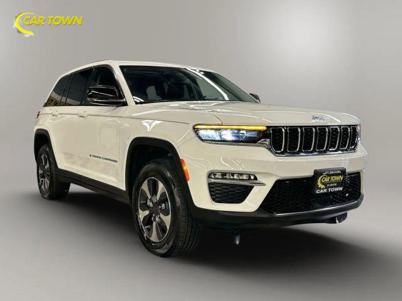 Vehicle photo 6