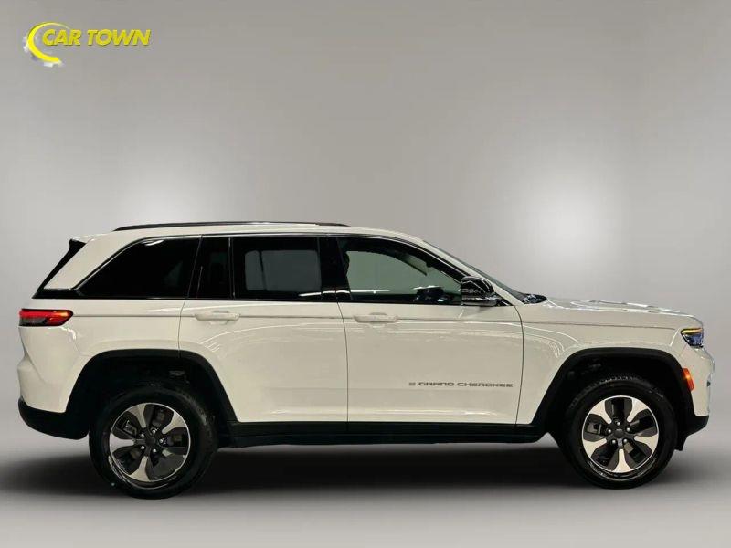 Vehicle photo 7