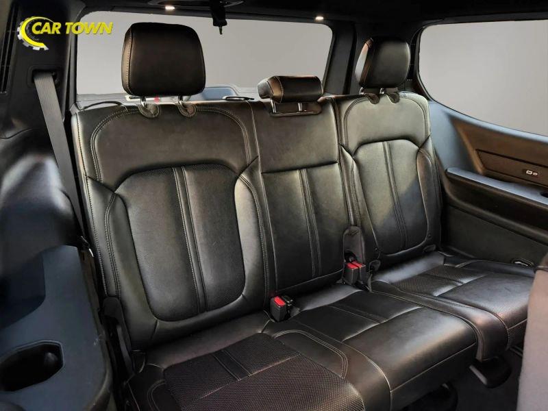 Vehicle photo 22